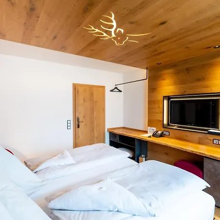 Hirsch Hotel 4*