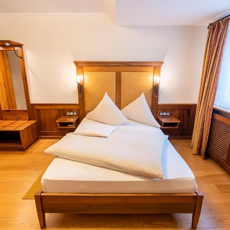 Hirsch Hotel 4*