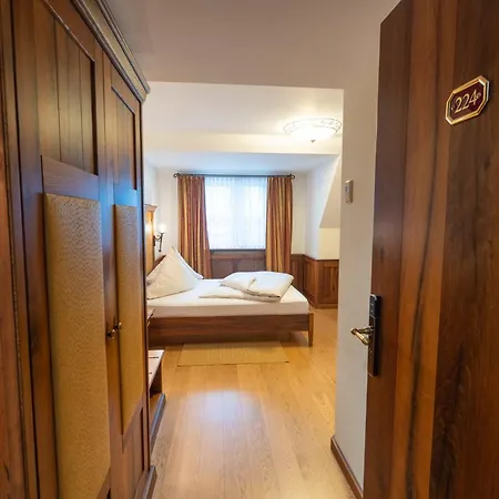 فندق Hirsch 4*